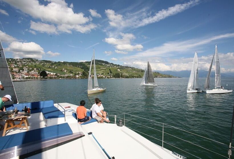 هتل Floatinn Boat Bnb