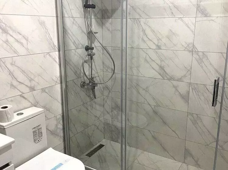 Hotelli Inalens Airport