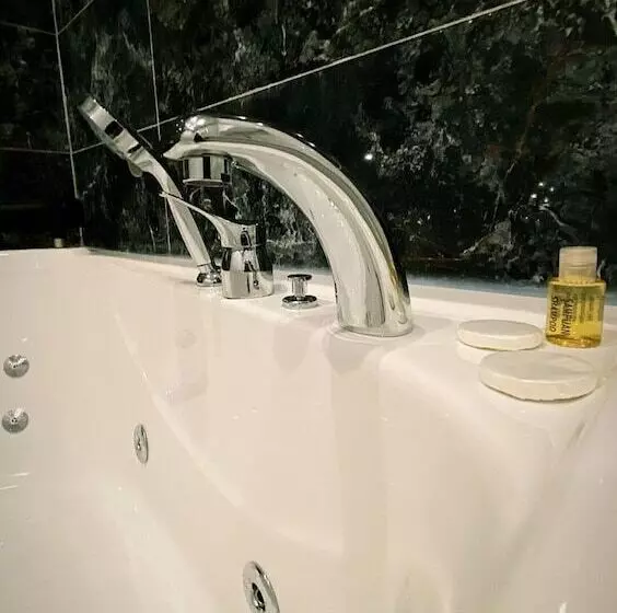 Hotelli Inalens Airport