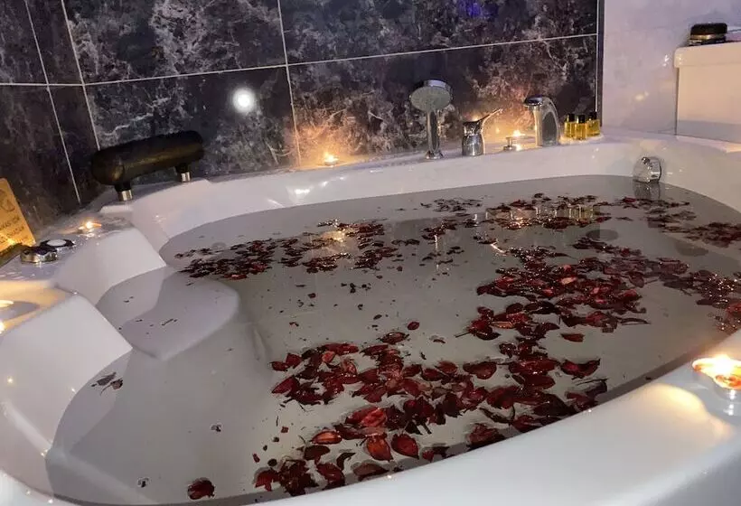 Hotelli Inalens Airport