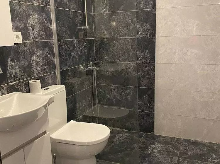 Hotelli Inalens Airport