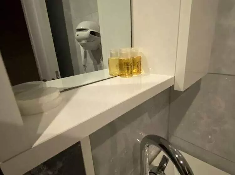 Hotelli Inalens Airport