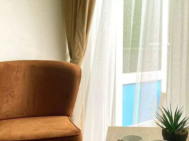 Hotelli Inalens Airport