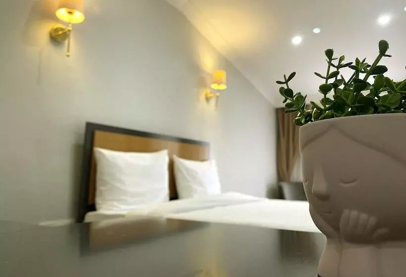 Hotelli Inalens Airport