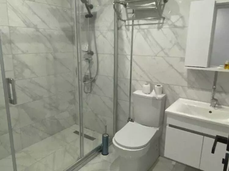 Hotelli Inalens Airport