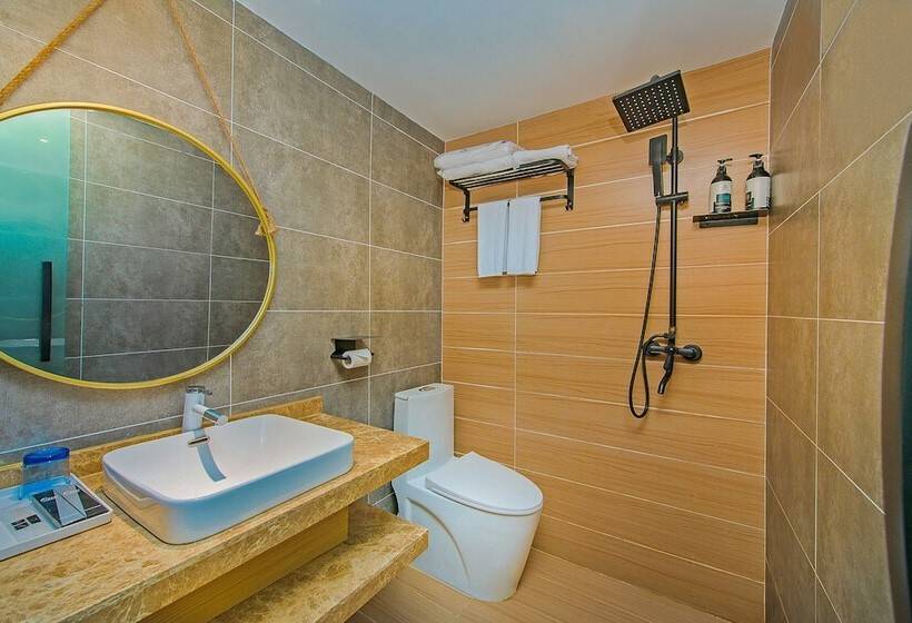 Hotel Shenzhen East Railway And Buji Subway Station Ranch