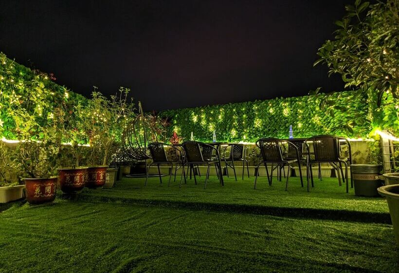 Hotel Shenzhen East Railway And Buji Subway Station Ranch