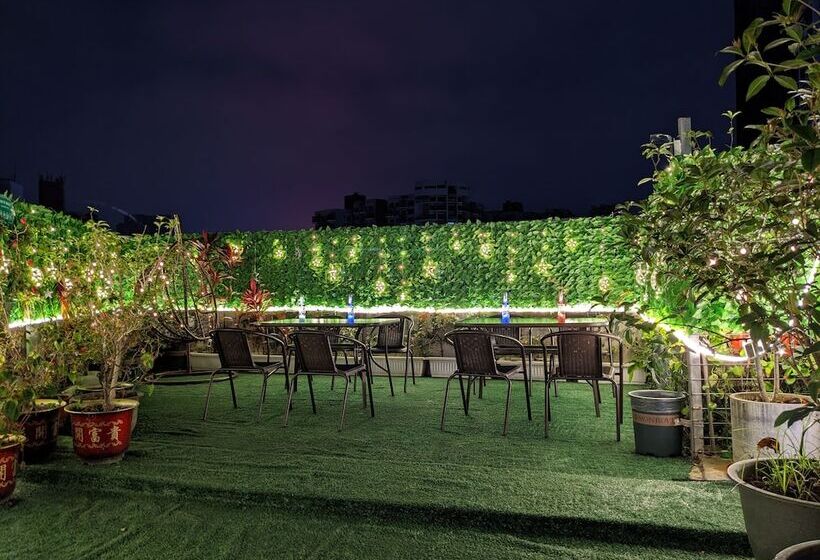 Hotel Shenzhen East Railway And Buji Subway Station Ranch