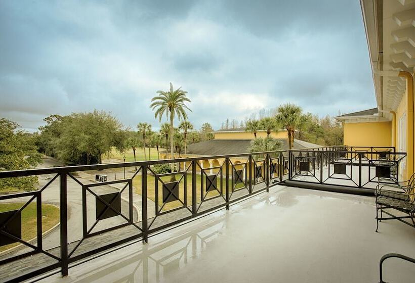 هتل Tampa Palms Country Club