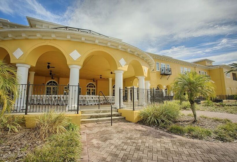 هتل Tampa Palms Country Club