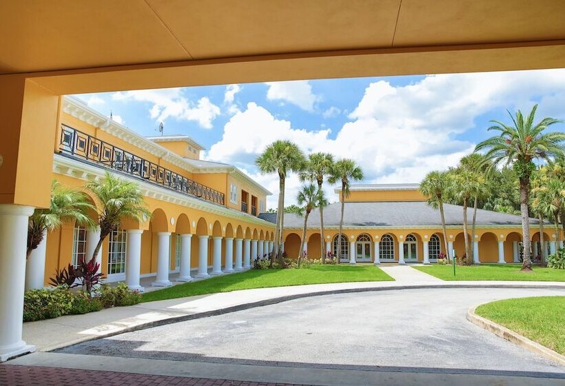هتل Tampa Palms Country Club