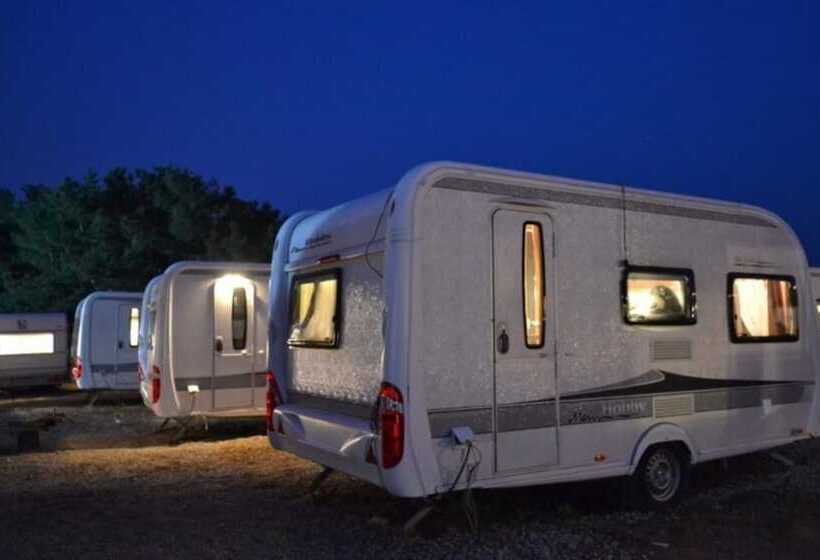 פנסיון Daebudo Caravan Land