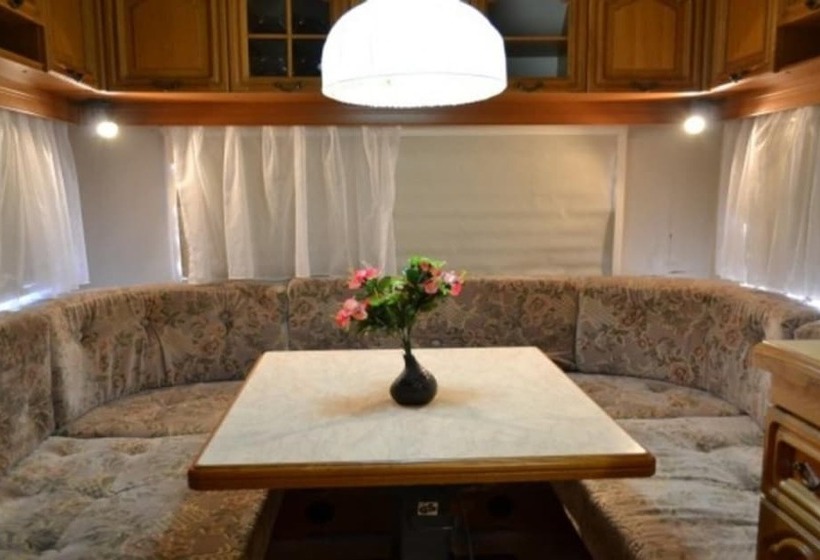 פנסיון Daebudo Caravan Land