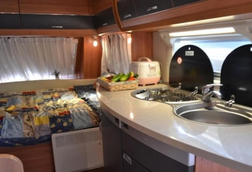 פנסיון Daebudo Caravan Land