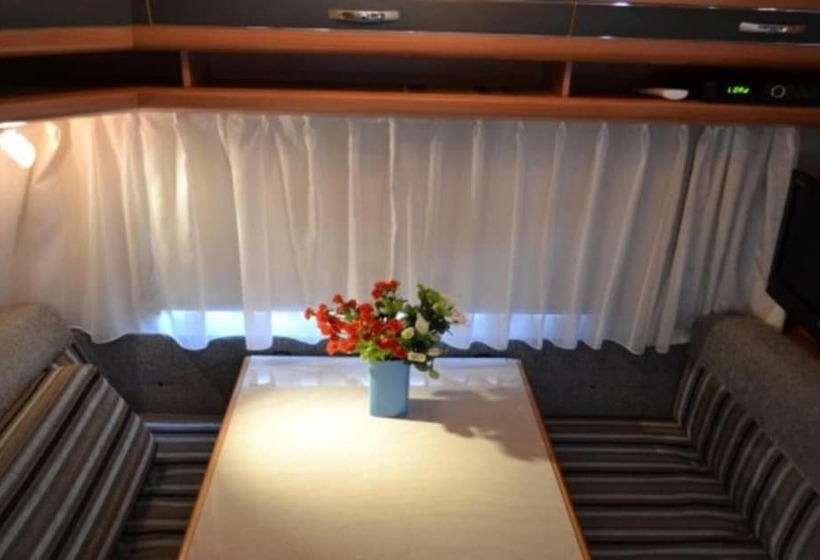 פנסיון Daebudo Caravan Land