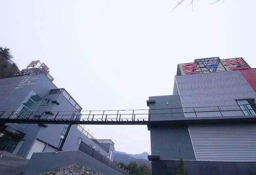 مُتل Ulsan Youngnamalps Qook Oncheon