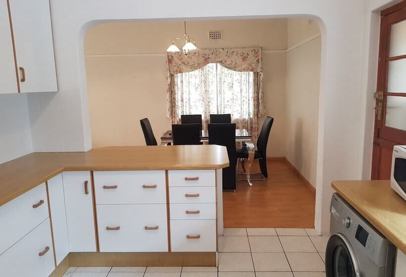 펜션 Executive Accommodation Bellville