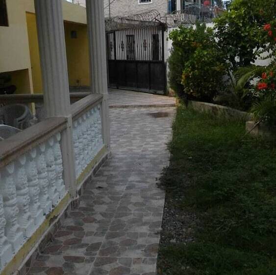 پانسیون Residencial Lakis 1