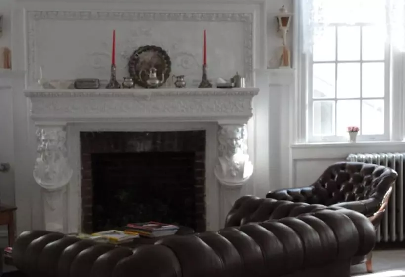 Hotelli Plymouth Inn