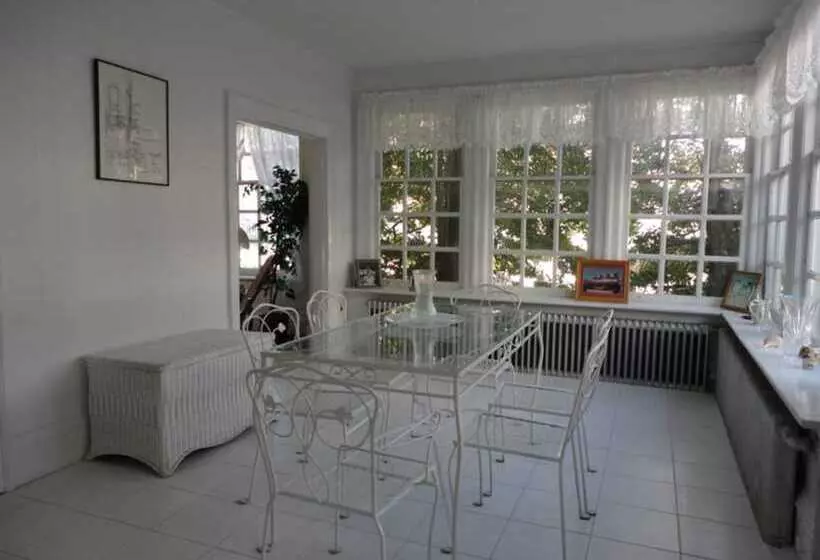 Hotelli Plymouth Inn