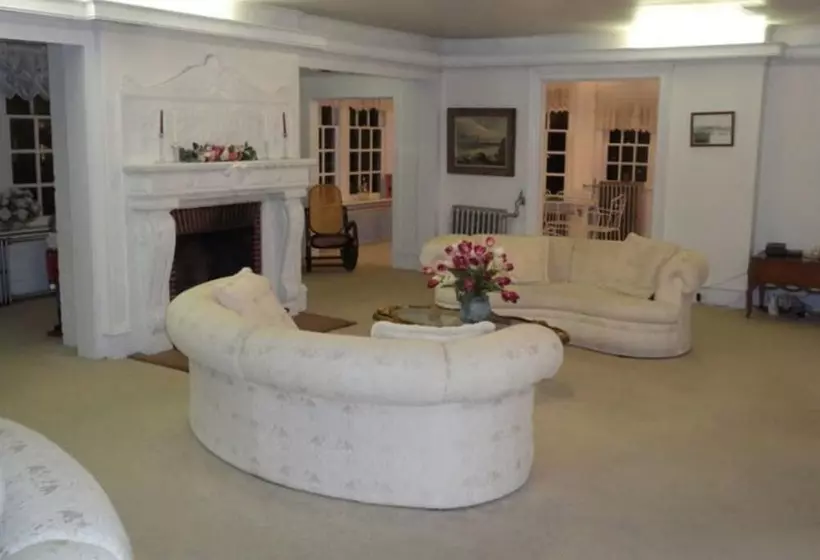 Hotelli Plymouth Inn