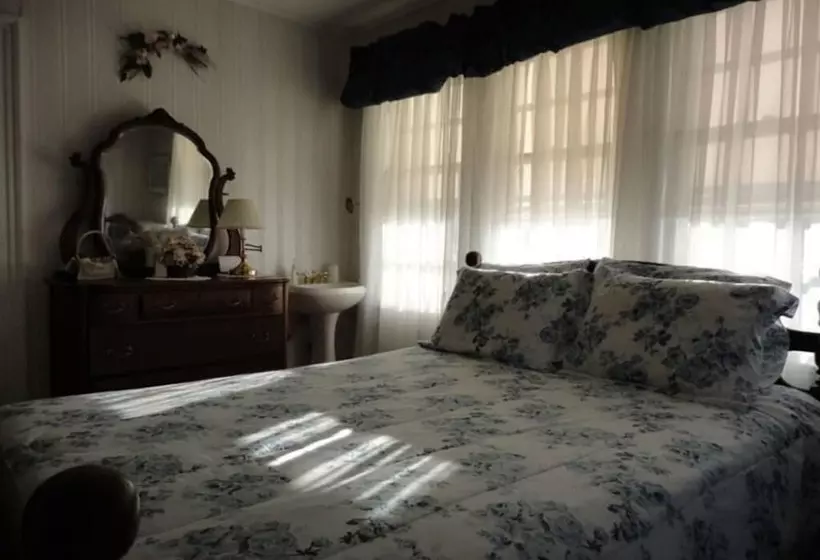 Hotelli Plymouth Inn