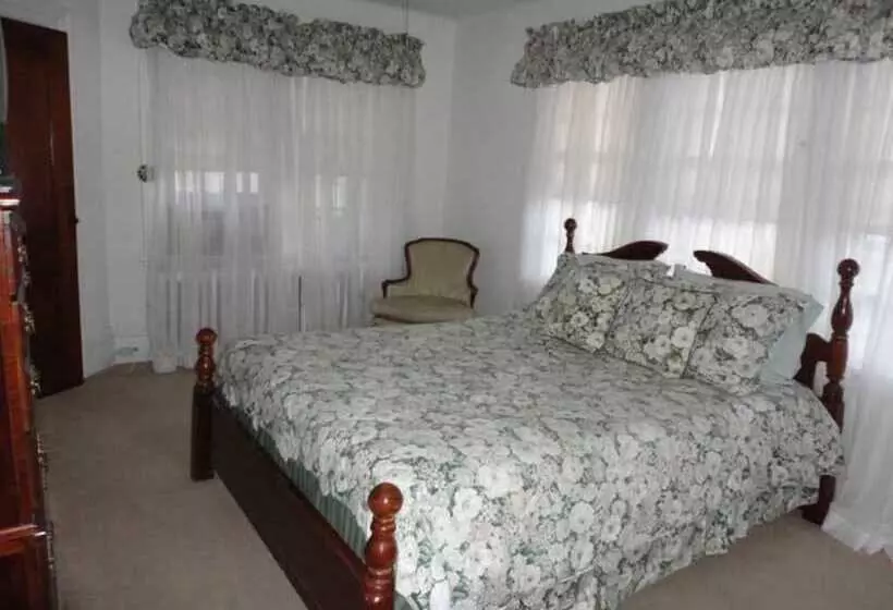 Hotelli Plymouth Inn