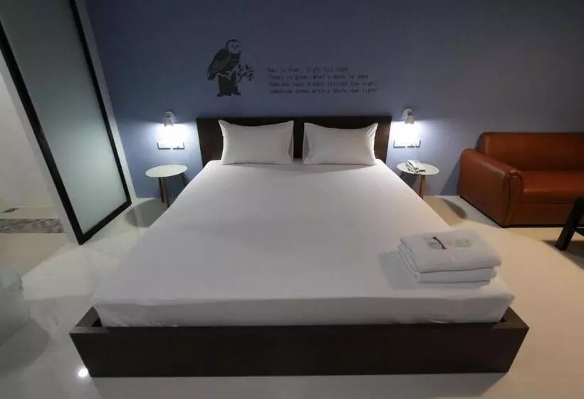 Eazy Motel B.a.n.g.n.a