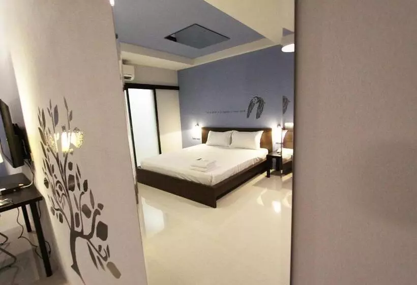 Eazy Motel B.a.n.g.n.a