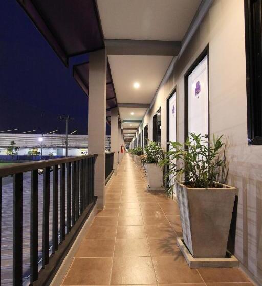 Eazy Motel B.a.n.g.n.a