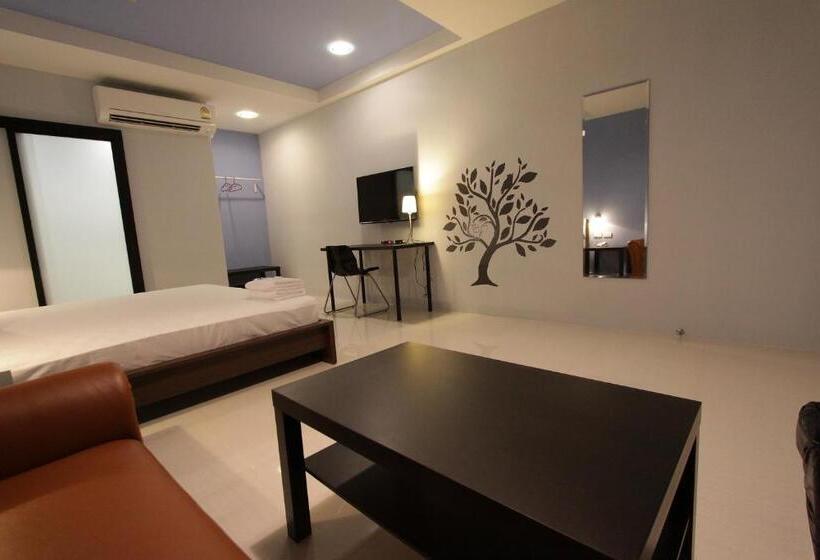 Eazy Motel B.a.n.g.n.a