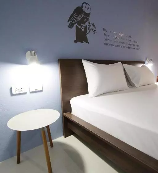 Eazy Motel B.a.n.g.n.a