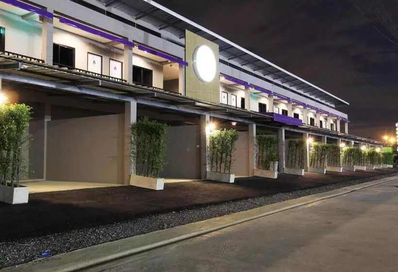 Eazy Motel B.a.n.g.n.a