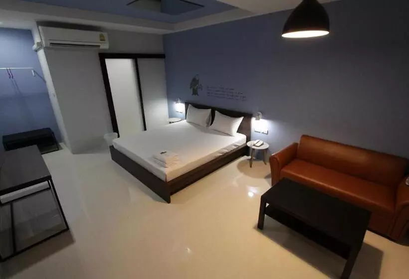 Eazy Motel B.a.n.g.n.a