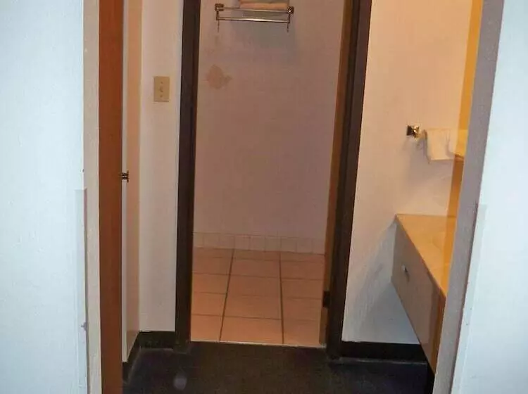 호텔 Economy Inn Wentzville