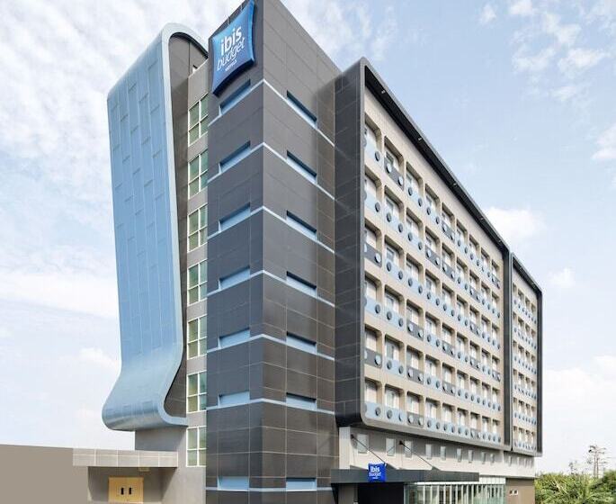 בית מלון כפרי Ibis Budget Jakarta Airport