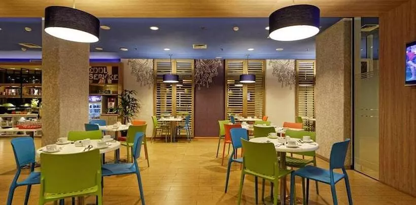 בית מלון כפרי Ibis Budget Jakarta Airport