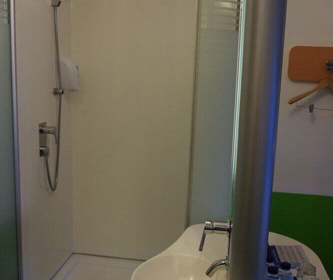 בית מלון כפרי Ibis Budget Jakarta Airport