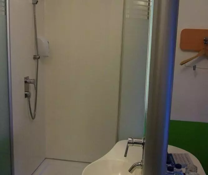 בית מלון כפרי Ibis Budget Jakarta Airport