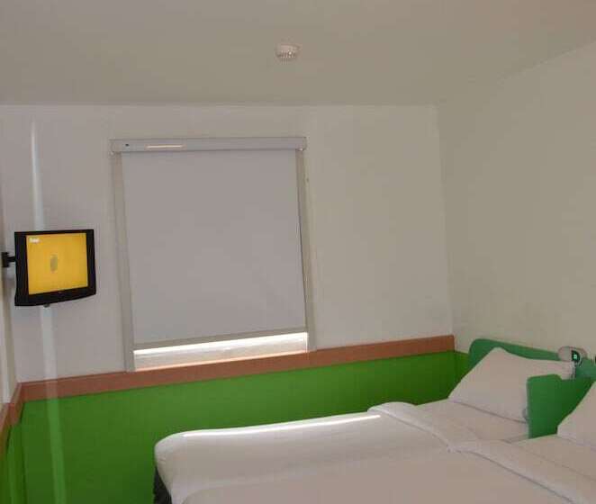 בית מלון כפרי Ibis Budget Jakarta Airport