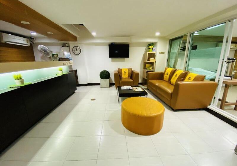 ホテル Lee's Mark Residence