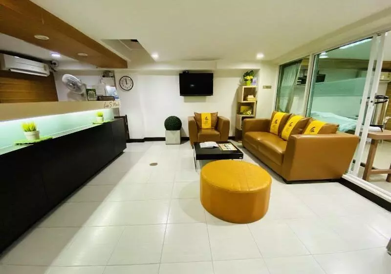 Hotelli Lee's Mark Residence