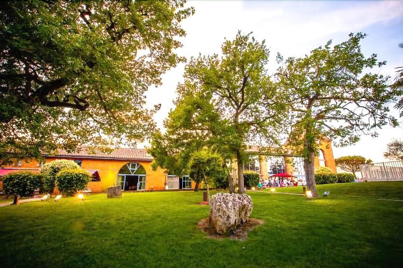 Отель Les Ecuries De La Tour