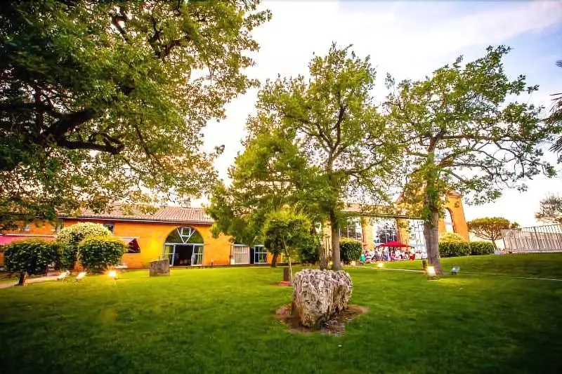 Отель Les Ecuries De La Tour