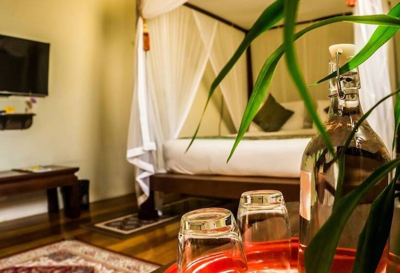 호텔 Noordin Street House