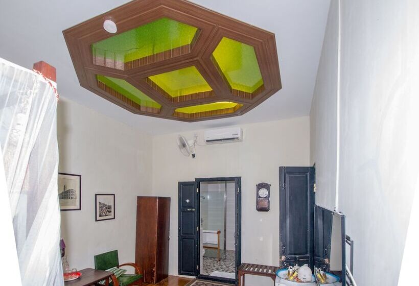 호텔 Noordin Street House