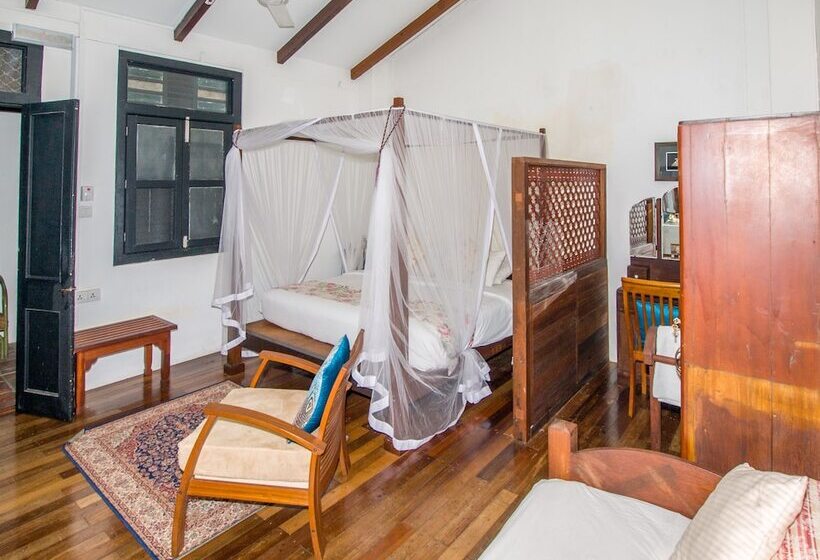 호텔 Noordin Street House