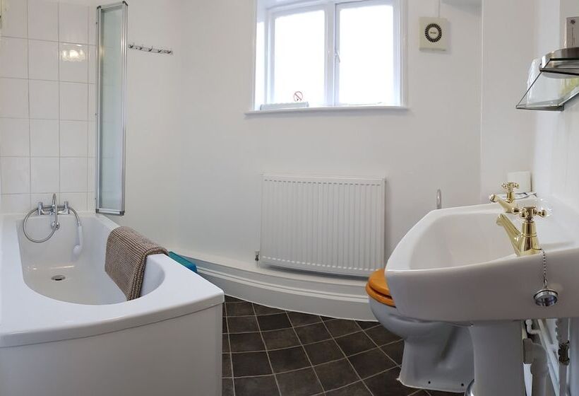 Отель Robin 7 Lodge City Centre