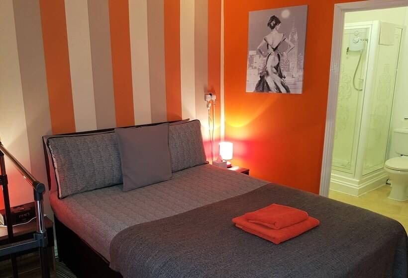 Отель Robin 7 Lodge City Centre