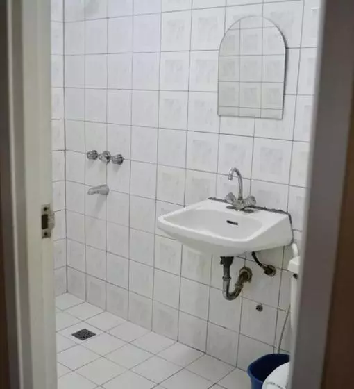 Hotel Sogo Monumento, Lrt Station